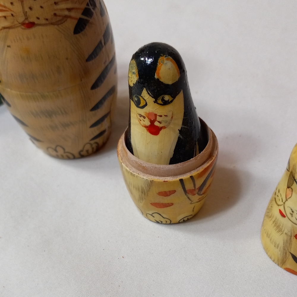 Wooden Nesting Doll Cats - Picture 2 of 7